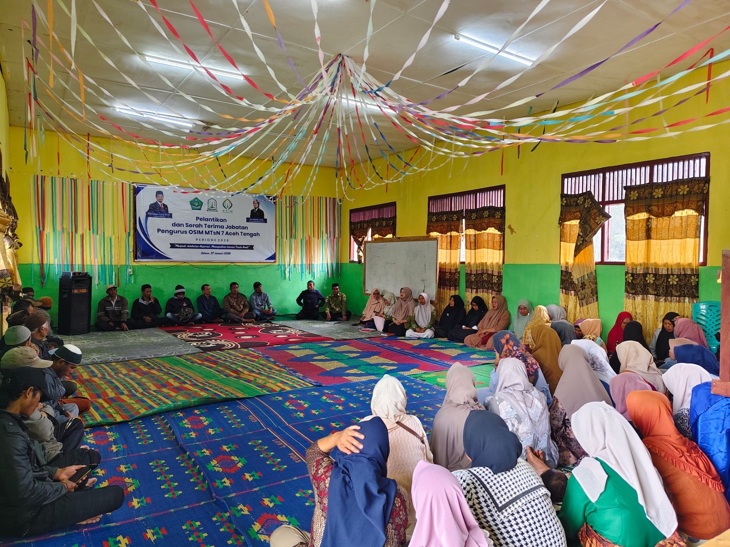 MTsN 7 Aceh Tengah Gelar Rapat Koordinasi: Persiapan TKA dan Tradisi Budaya "Iserahen Anak"