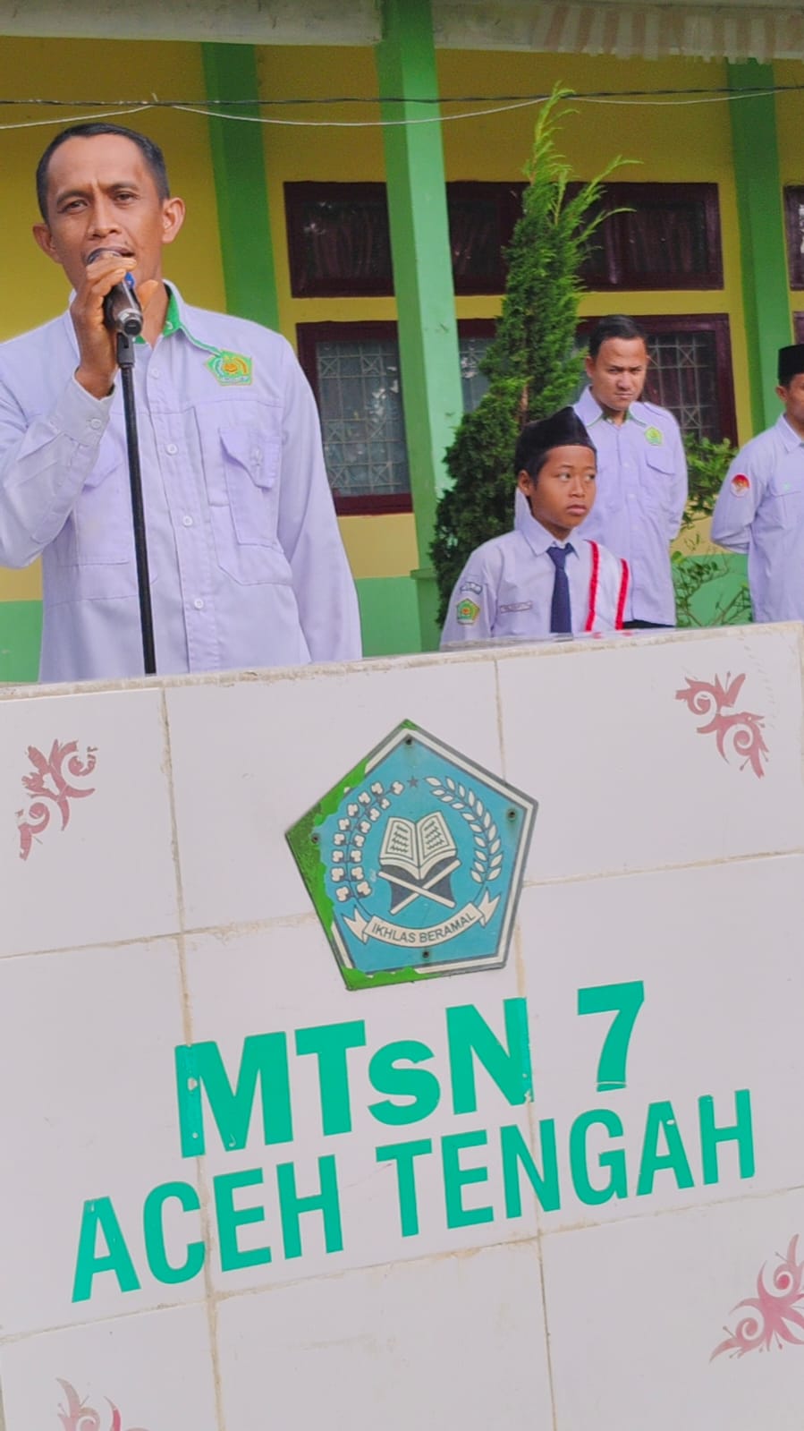 Kelapangan Dada Menjadi Pesan Utama dalam Upacara Bendera MTsN 7 Aceh Tengah